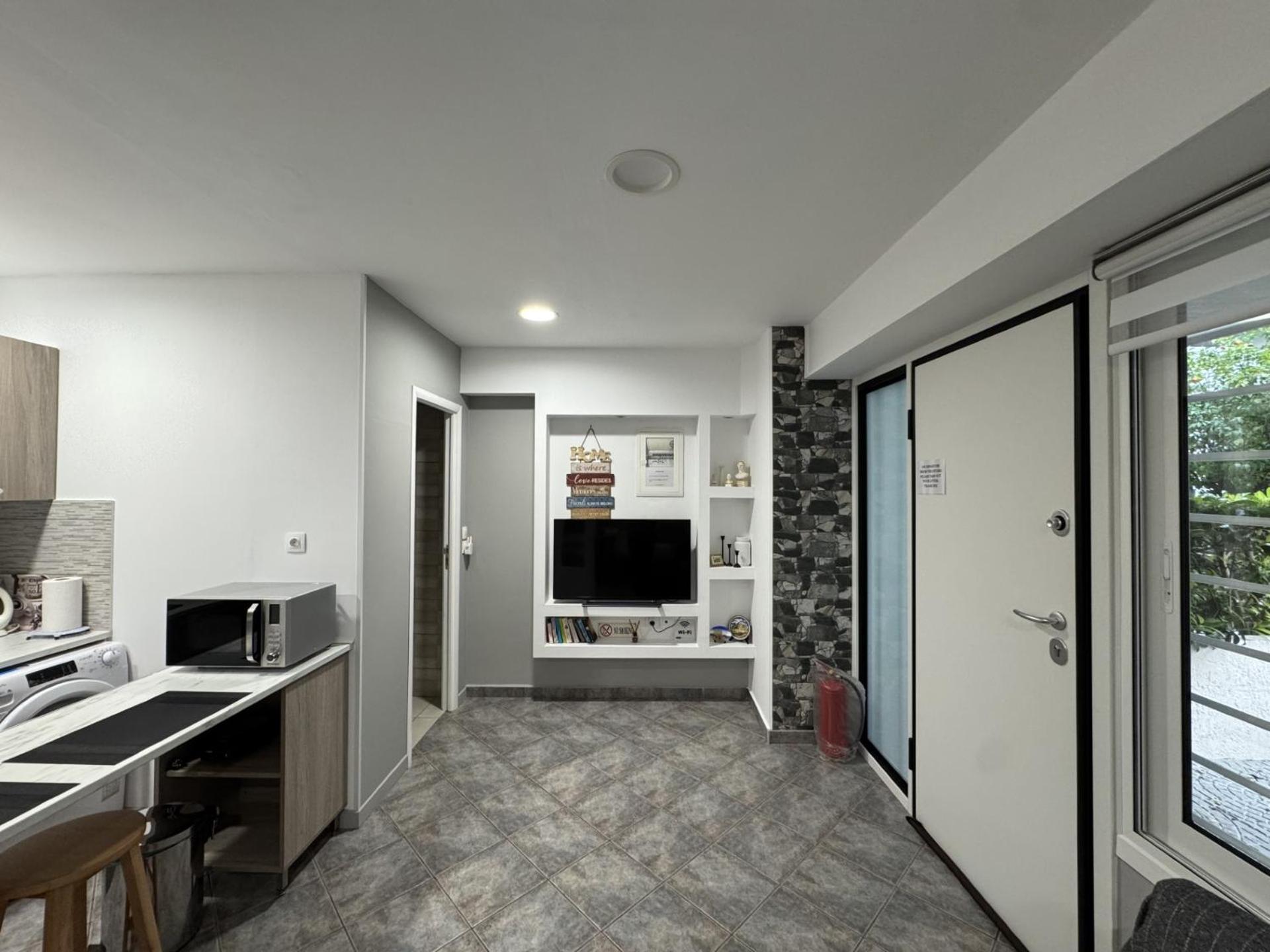 Aphrodite Studio Near Athens Floisvos Marina ภายนอก รูปภาพ